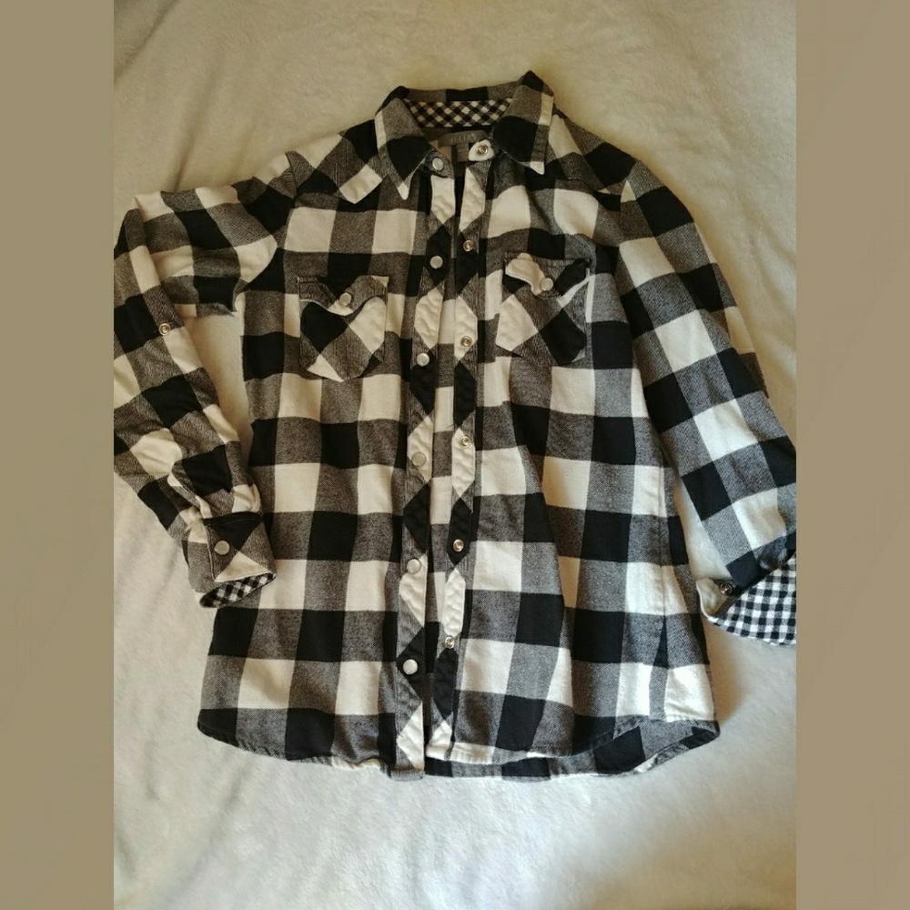 Delia's black and white flannel